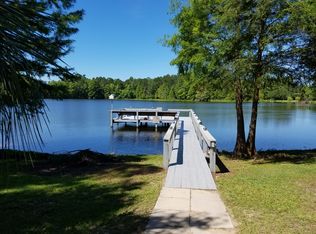 112 Fountain Lake Dr, Eutawville, SC 29048