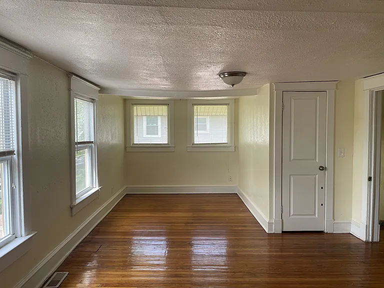 4415 Forest Ave — Photo 45