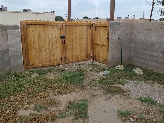 5th image of 807 N Plains Park Dr