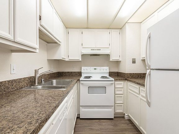 2nd image of 3640-44 S Barcelona St #3640-05