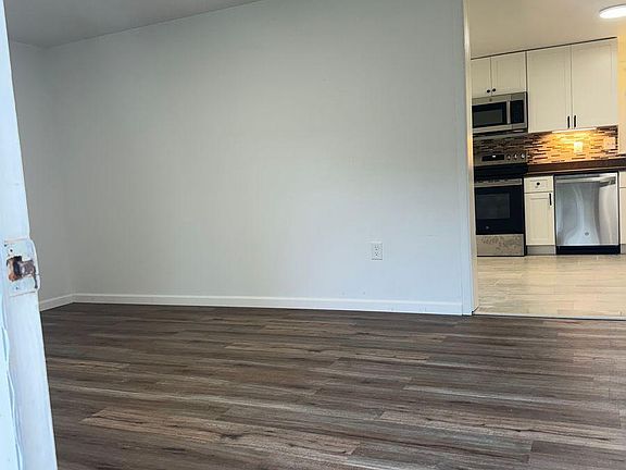 3rd image of 439 Lovers Ln