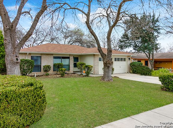 3rd image of 818 Thornedike Dr