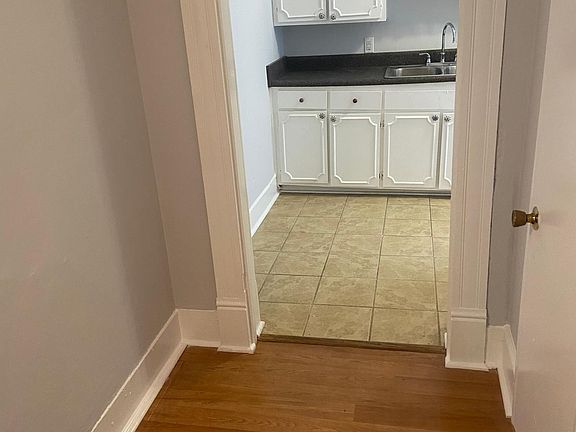 5th image of 710 Athens Ave #1