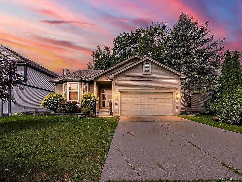 1st image of 327 Lake Meadow Dr