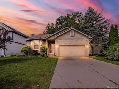 327 Lake Meadow Dr, Waterford, MI, 48327