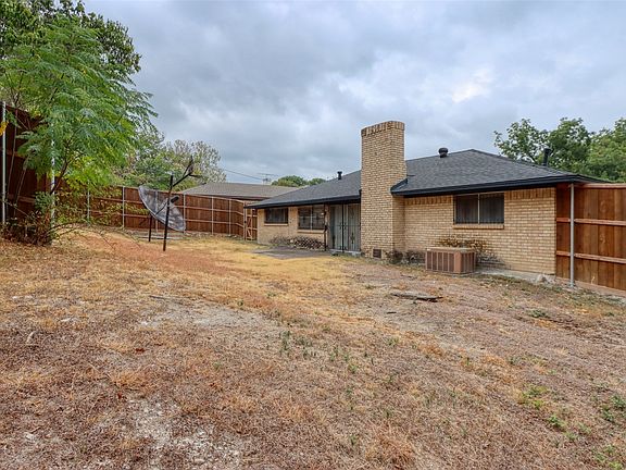 3rd image of 327 Penguin Dr