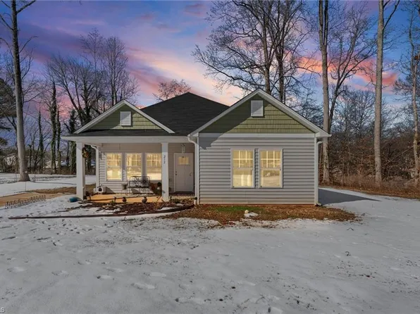 215 James St, Lexington, NC 27295