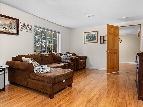 4th image of 12298 Rose Ln