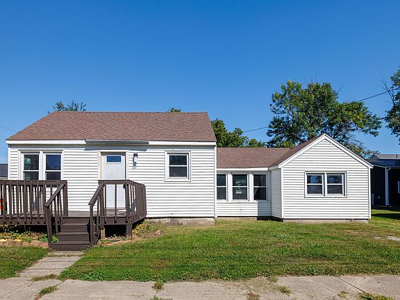 2nd image of 124 W School St