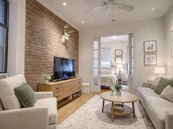 212 East 29th Street image 1 of 7