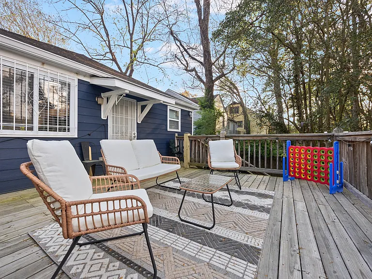 547 Erin Ave SW — Photo 4