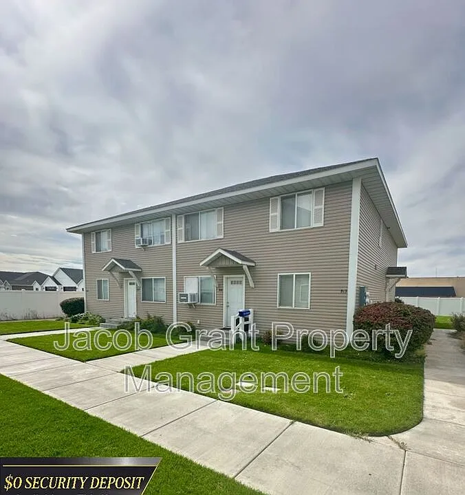 454 E Center St #B15