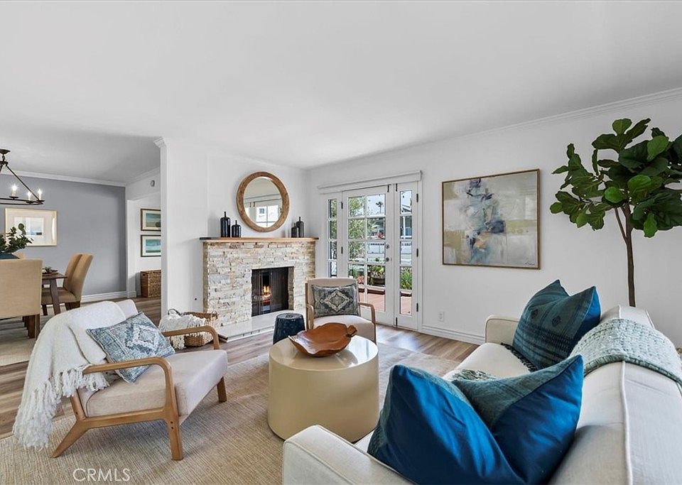 1st image of 13 Laurel Sq