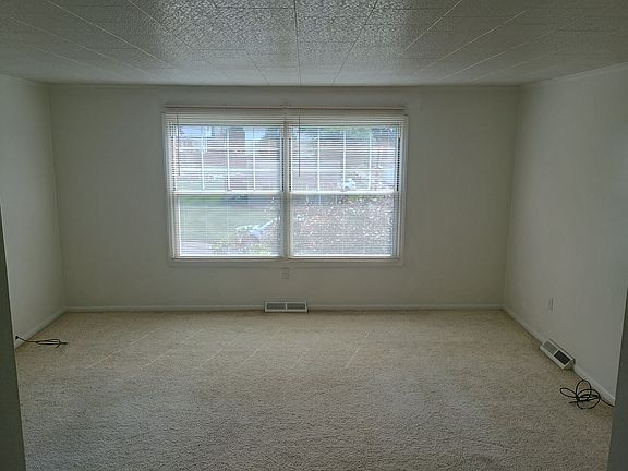 2nd image of 835 Smithfield St
