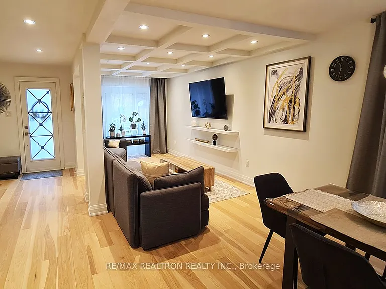 657 Cognac Cres #UPPER — Photo 2
