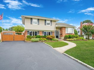 69 Marilynn St, East Islip, NY 11730