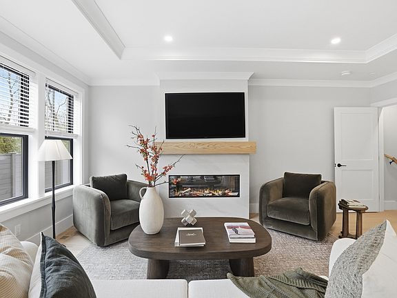 4th image of 36 Loomis St #102
