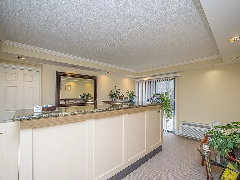 530 N Main Street - The Townhouse. — Photo 9