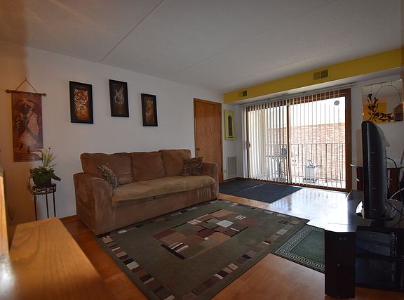 5th image of 6460 W Belle Plaine Ave APT 208