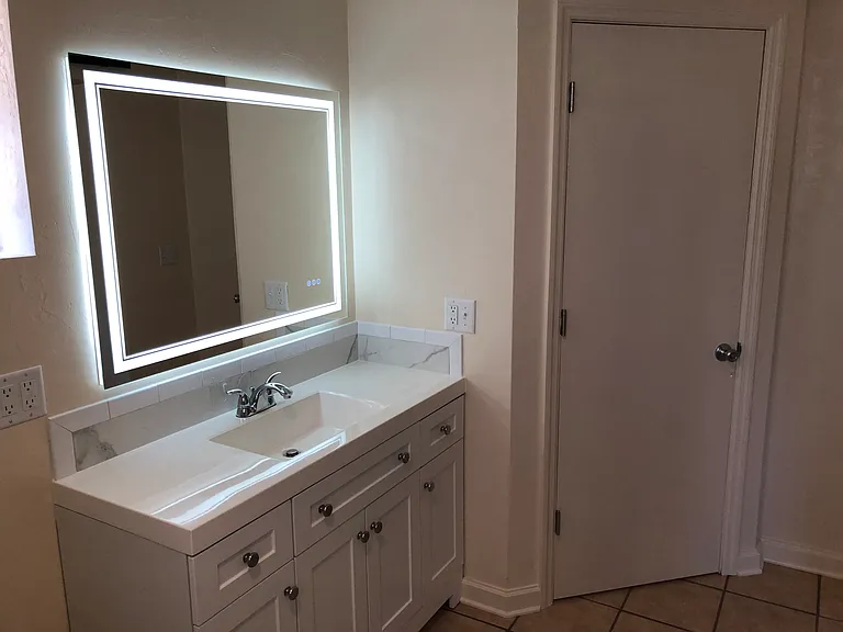 Bathrm 2 LED mirror & vanity
(Bathrm 3 is identical)