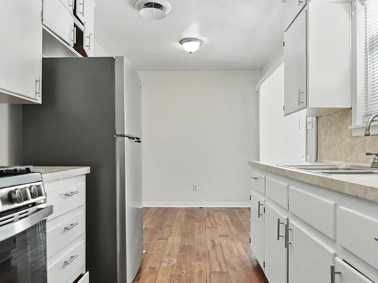 1306 Pine Dr — Photo 4