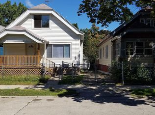 3744 W Kilbourn Ave, Milwaukee, WI