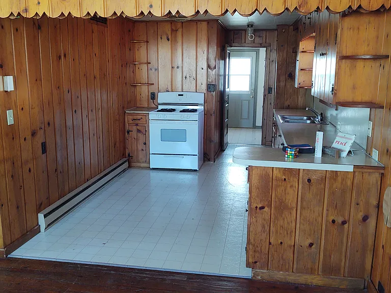 295 E Maple St — Photo 6