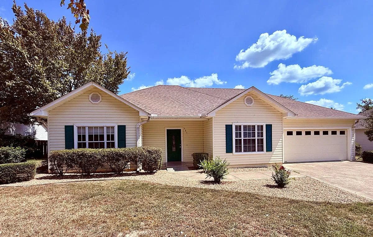 3 bed, 2.0 bath, 1814 sqft, $2,000 — Photo 2