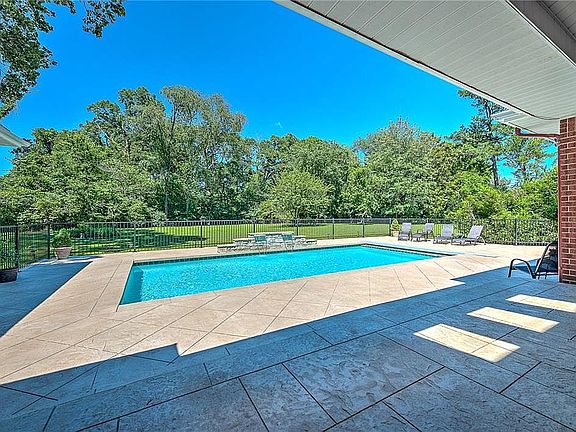 2nd image of 2931 W Seminole Dr
