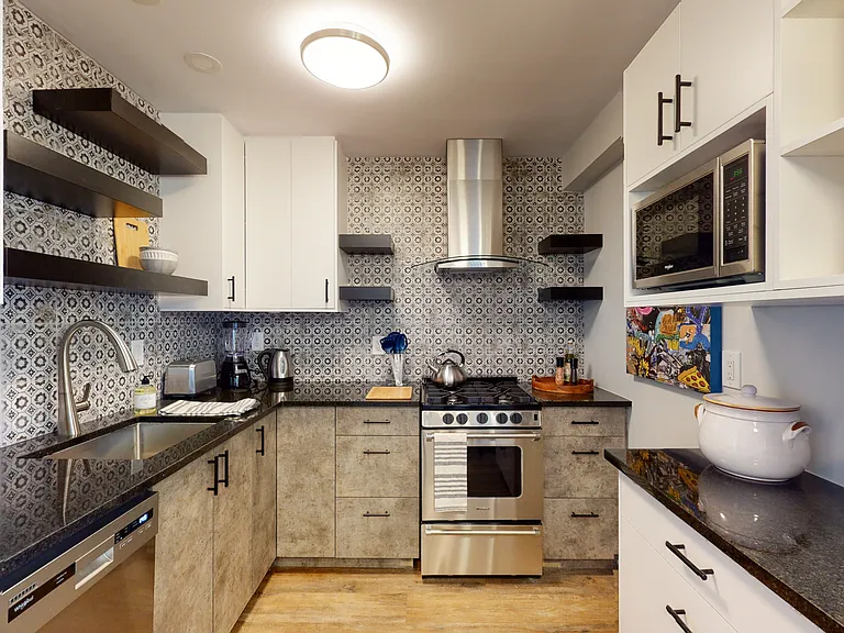 238 Carruthers Ave #301 — Photo 2