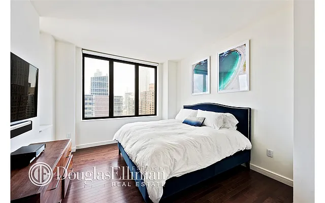 Rented by Douglas Elliman | media 19