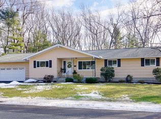 6 Abbott Ln, Chelmsford, MA 01824