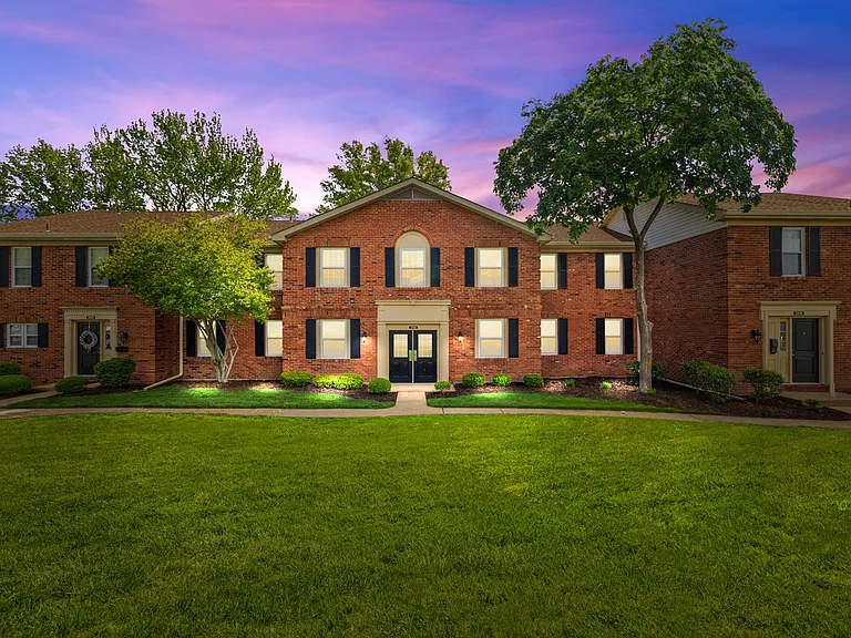Exterior at Woods Mill Park Apartments & Townhomes
