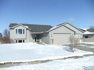 808 Heatherwood Dr, Brandon, SD 57005