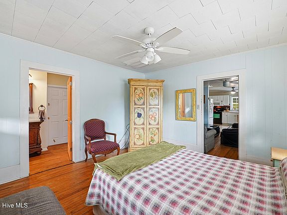 4th image of 2072 Boones Neck Road SW