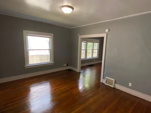 2209 & 2211 Farnam St, 2209 Farnam St #2211, Davenport, IA 52803