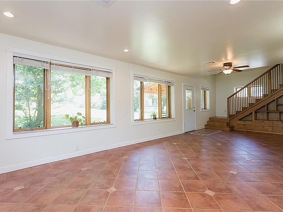4th image of 644 N 54th Ave