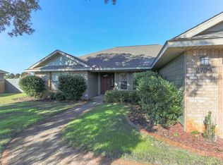 2739 Lakes Edge Ln, Navarre, FL 32566