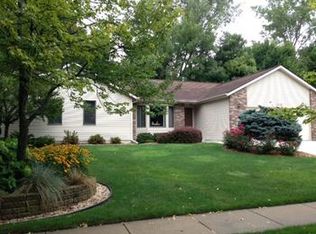 1113 Whispering Oak Dr, Midland, MI 48642