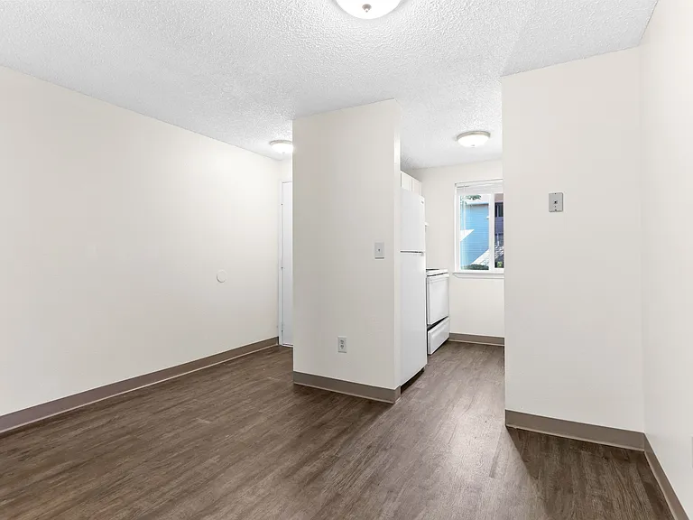 Charbern Apartments — Photo 11