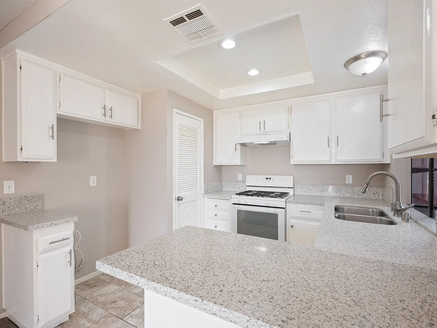 3 bed, 1536 sqft, $2,750 — Photo 3