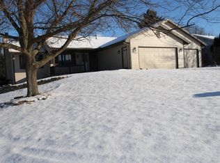 7895 Coopers Hawk Trl, Machesney Park, IL 61115