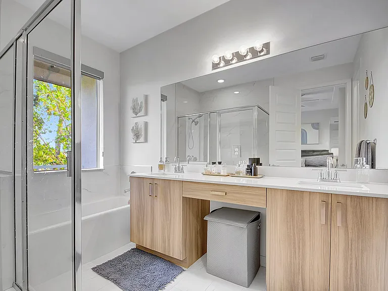 220 Pioneer Way — Photo 8