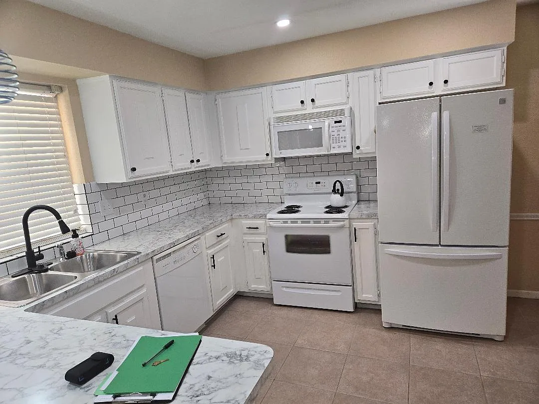 3 bed, 2.0 bath, 1795 sqft, $1,975 — Photo 3