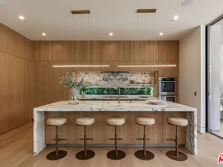 634 Moreno Ave — Photo 6