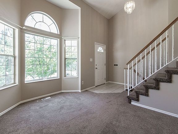 Front room w/Bay window