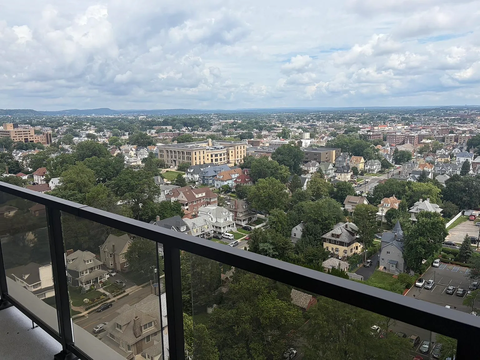 1 bed, 1.0 bath, $1,950 — Photo 3
