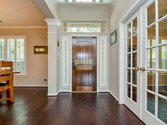 Your first introduction to the home will leave you amazed! Bright and spacious foyer with crown molding and wood flooring.