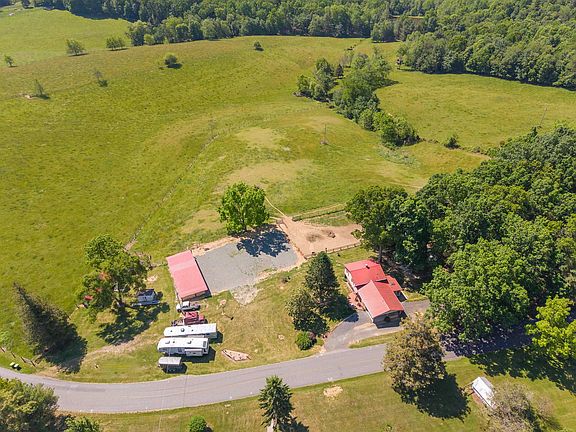 2nd image of 1865 Oak Grove Rd