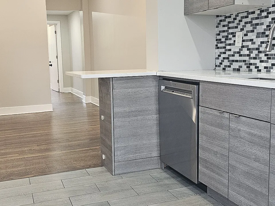 113 E Stewart Ave #1